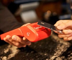 Commodities such as gold, oil, agricultural products and industrial metals offer opportunities to diversify your portfolio and hedge against inflation, but they are also high-risk assets due to price volatility, geopolitical tensions and supply-demand shocks; the key is to invest with a clear strategy, an understanding of the underlying market drivers, and only with capital that does not compromise your financial stability.