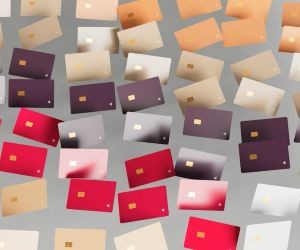 Commodities such as gold, oil, agricultural products and industrial metals offer opportunities to diversify your portfolio and hedge against inflation, but they are also high-risk assets due to price volatility, geopolitical tensions and supply-demand shocks; the key is to invest with a clear strategy, an understanding of the underlying market drivers, and only with capital that does not compromise your financial stability.