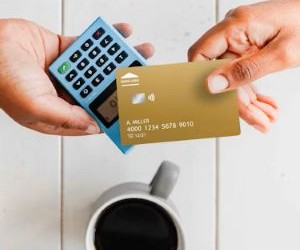 Forex offers opportunities to profit from fluctuations between global currencies in a highly liquid market that trades 24 hours a day, but it is also a high-risk arena due to leverage, sharp volatility and the impact of macroeconomic news; the key is to trade with a clear strategy, strict risk management and only with capital you can afford to lose without affecting your financial stability.